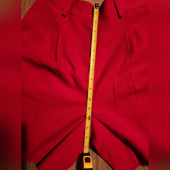 Red Preview Collection, 100% wool shorts. Size 4 - Picture 5 of 9